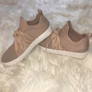 Steve Madden lancer nude pink tennis shoes